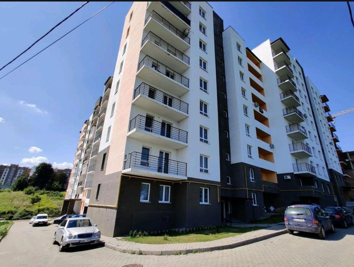 Oazis Apartments Tjernivtsi Exteriör bild
