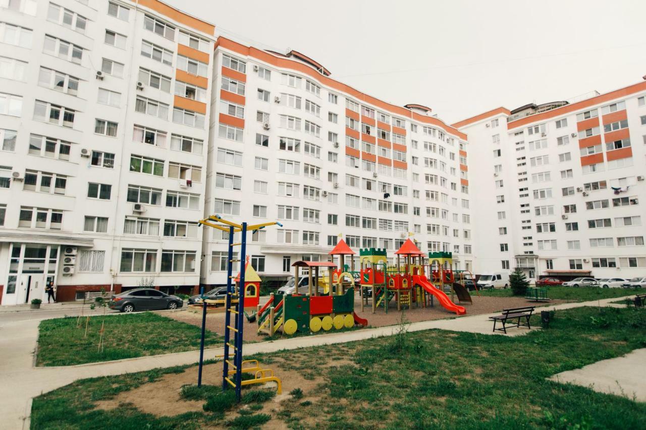 Oazis Apartments Tjernivtsi Exteriör bild